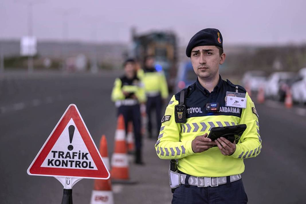 Modern radar sistemleri otoyollarda uçanı kaçanı anında tespit ediyor! 4 kademeli lazerlerle sürekli tarama yapılıyor 2